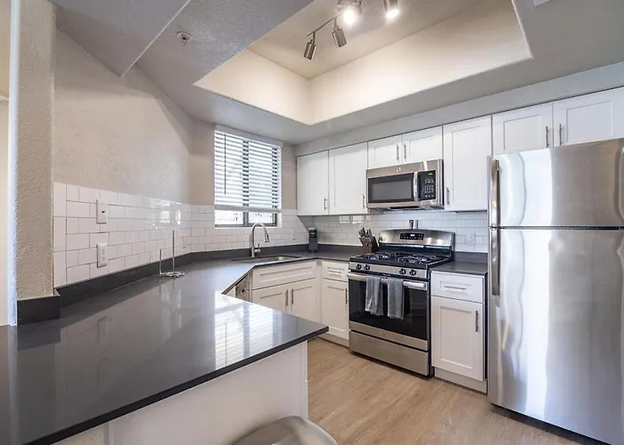 Landing Modern With Amazing Amenities Apartment